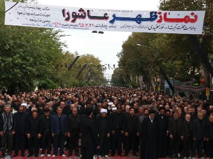 اقامه نماز ظهر عاشورا در گلستان + تصاویر