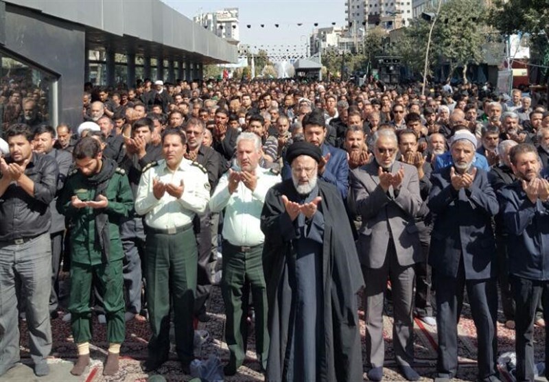 نماز ظهر عاشورا به امامت آیت‌الله علم‌الهدی