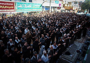اقامه نماز ظهر عاشورا با یاد ثارالله در ارومیه +تصاویر
