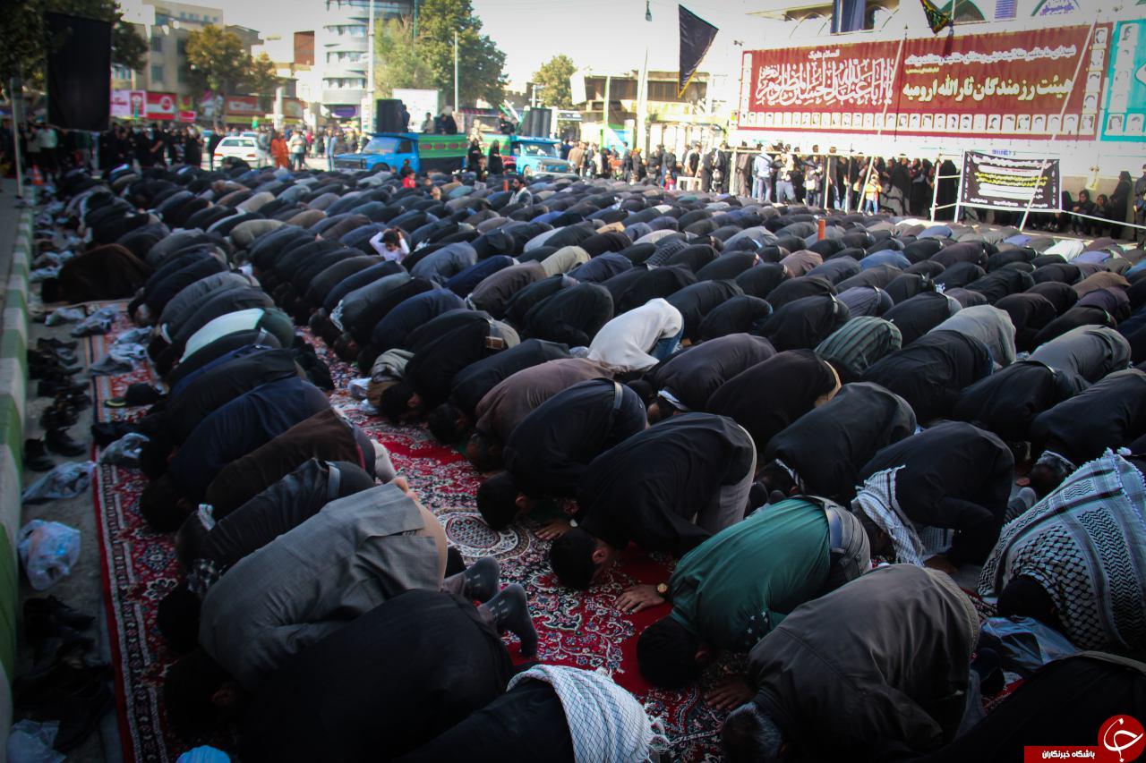اقامه نماز ظهر عاشورا با یاد ثارالله در ارومیه +تصاویر