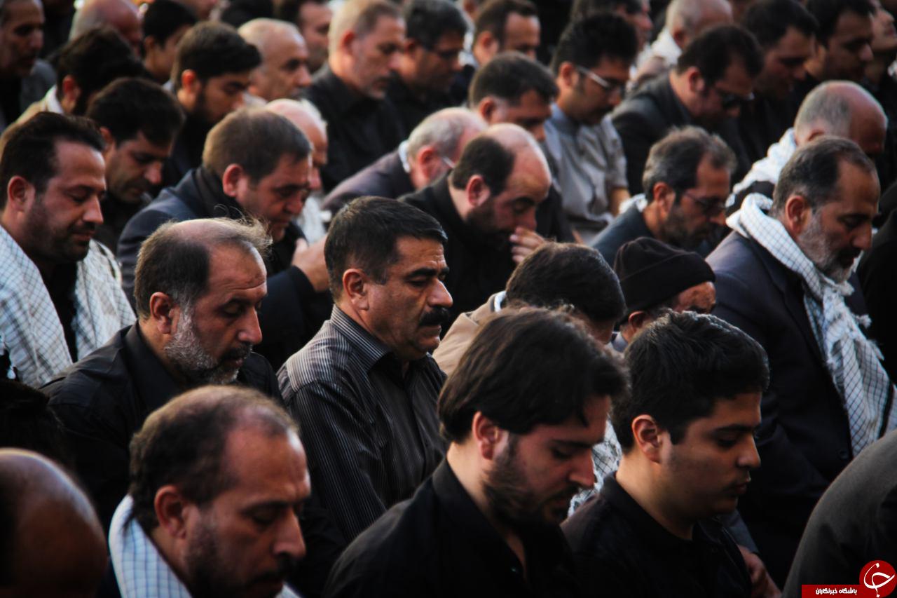 اقامه نماز ظهر عاشورا با یاد ثارالله در ارومیه +تصاویر