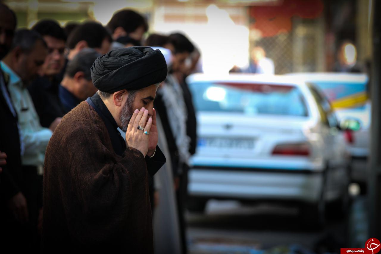 اقامه نماز ظهر عاشورا با یاد ثارالله در ارومیه +تصاویر
