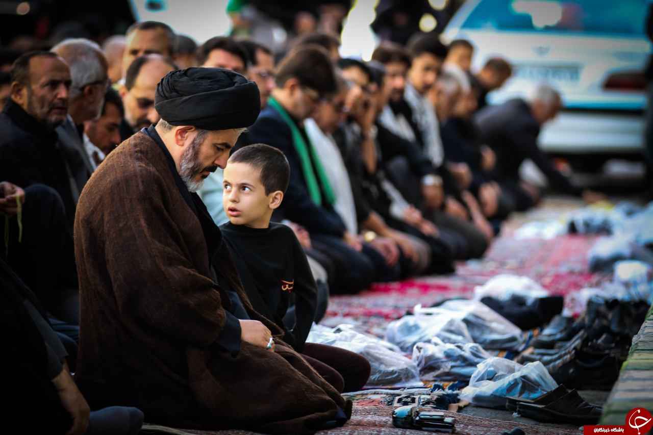اقامه نماز ظهر عاشورا با یاد ثارالله در ارومیه +تصاویر