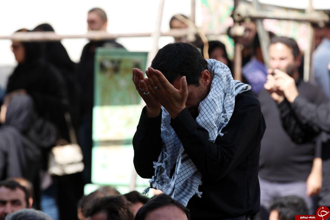 اقامه نماز ظهر عاشورا با یاد ثارالله در ارومیه +تصاویر