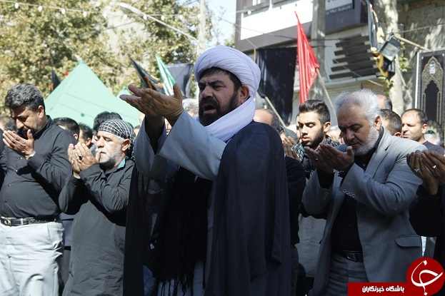 اقامه نماز ظهر عاشورا با یاد ثارالله در ارومیه +تصاویر