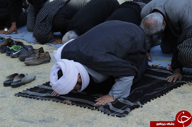 اقامه نماز ظهر عاشورا با یاد ثارالله در ارومیه +تصاویر
