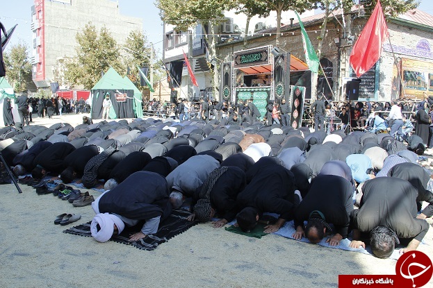 اقامه نماز ظهر عاشورا با یاد ثارالله در ارومیه +تصاویر