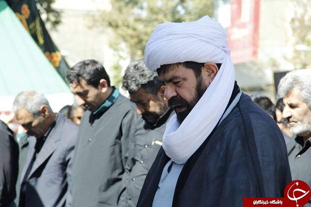 اقامه نماز ظهر عاشورا با یاد ثارالله در ارومیه +تصاویر