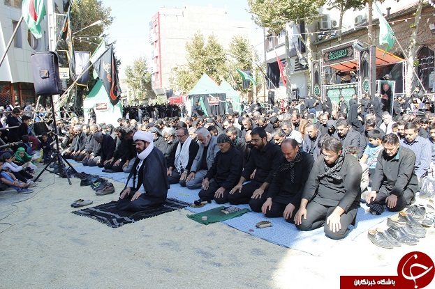 اقامه نماز ظهر عاشورا با یاد ثارالله در ارومیه +تصاویر