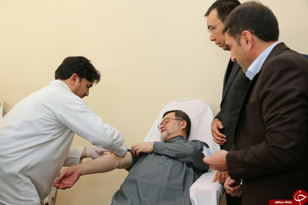مقام&zwnj;های افغانستانی به مجروحان حادثه تروریستی کارته سخی خون دادند+ عکس