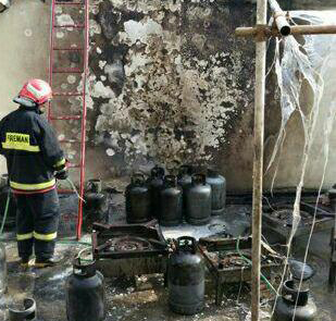 آتش سوزی در محوطه حیاط مسجد