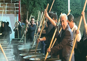 پخت و توزیع 200 هزار پرس غذای نذری در روز عاشورا
