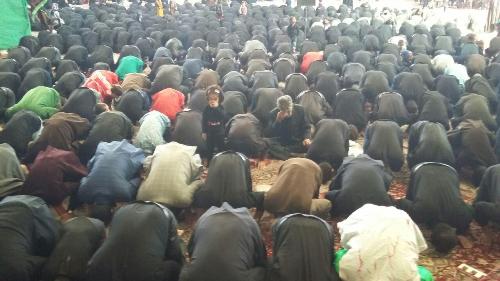 نماز ظهر روز عاشورا در ندوشن به روایت تصویر