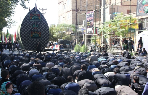 اقامه نماز ظهر عاشورا در استان به روایت تصویر