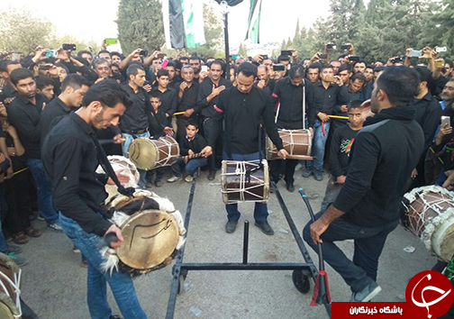 فارس یکپارچه سیاهپوش در عزای حسین + تصاویر