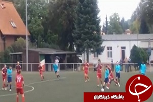 وقتی بازیکن با کمک تیر دروازه به خودش پاس‌گل می‌دهد + فیلم