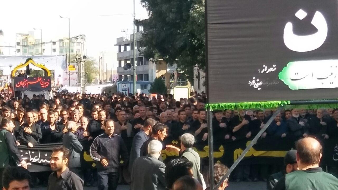 آغاز دسته بزرگ عزاداری زینبیه اعظم زنجان با ندای لبیک یا زینب