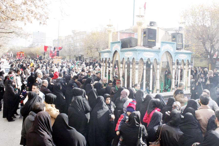 عزاداری مردم همدان در روز سوم شهادت امام حسین (ع) به روایت تصویر