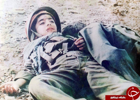 عکس/ شهیدی در آغوش برادر 14ساله