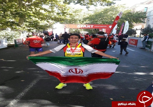 مدال برنز جهان بر گردن رستمی
