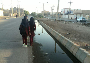 تردد دشوار دانش آموزان در کوی گلشن + تصاویر