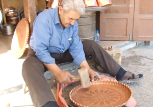 طنین صدای مسگری در بازار اصفهان