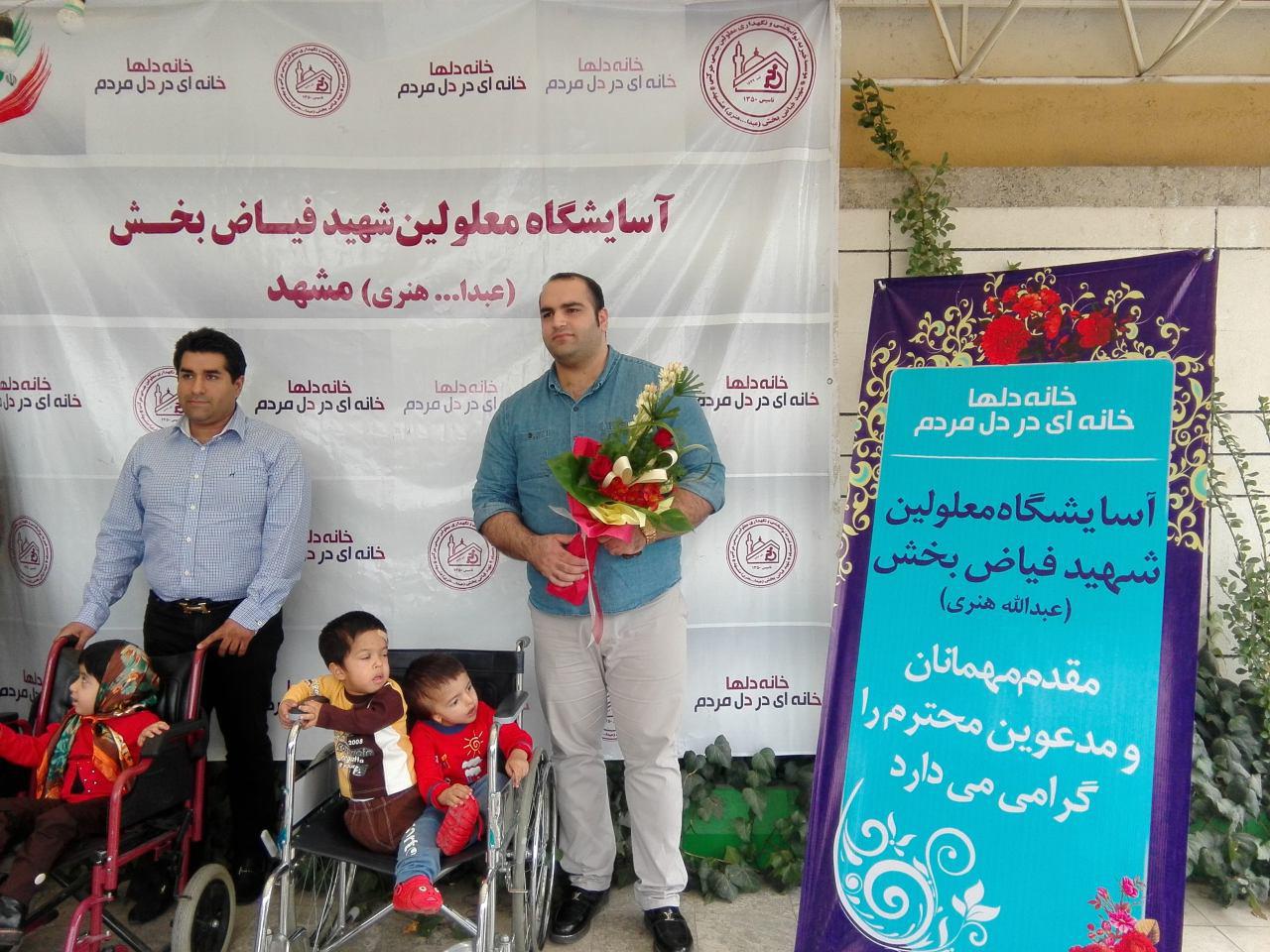 دیدار دوستانه قهرمان وزنه برداری تیم ملی از توانبخشی فیاض بخش