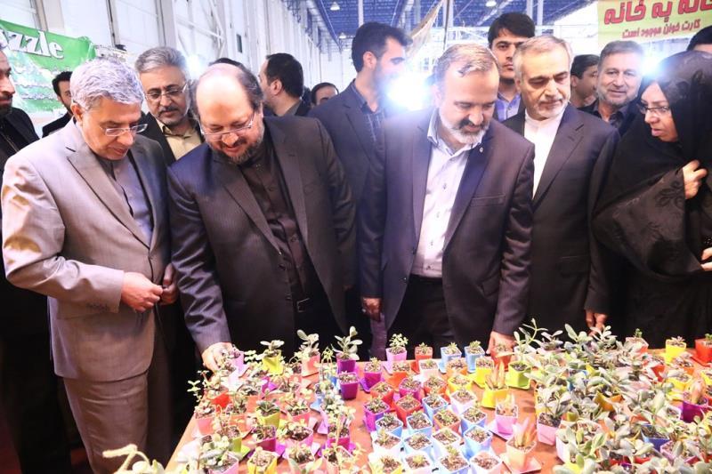 بازدید معاون اجرایی رئیس جمهور از نمایشگاه  برجسته کشور در مشهد
