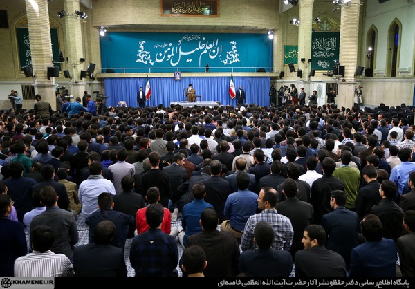 جمعی از دانشجویان برتر علمی و اعضای بنیاد ملی نخبگان با رهبر معظم انقلاب دیدار کردند
