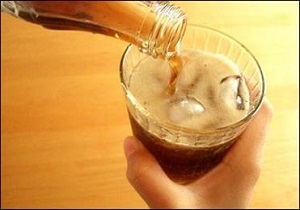 نوشیدنی های قندی قدرت باروری زنان را به خطر می اندازد