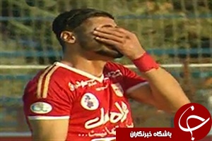 اشک های سعید آقایی به خاطر اشتباهاتش در مقابل فولاد + فیلم
