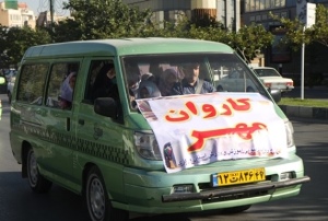 حرکت کاروان مهر در خیابان های اراک