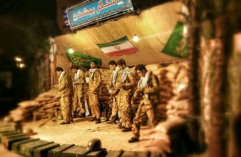 آغاز نمایشگاه سنگر بهشت در اراک + تصاویر