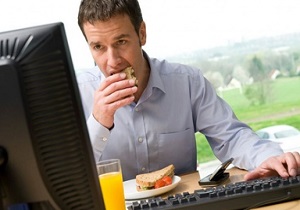 هنگام گوش دادن به موزیک غذا نخورید