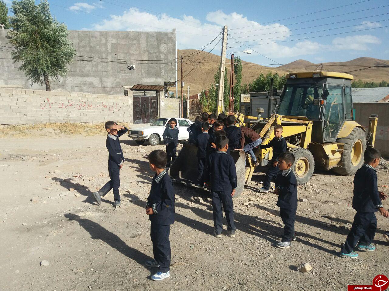سنگ و کلوخ، لوازم بازی دانش آموزان! + تصاویر