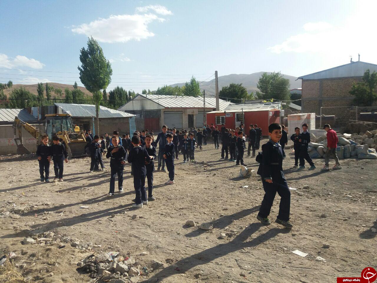 سنگ و کلوخ، لوازم بازی دانش آموزان! + تصاویر