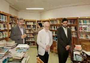 اهدا کتاب به کتابخانه ماموستا برهان عالی سنندج