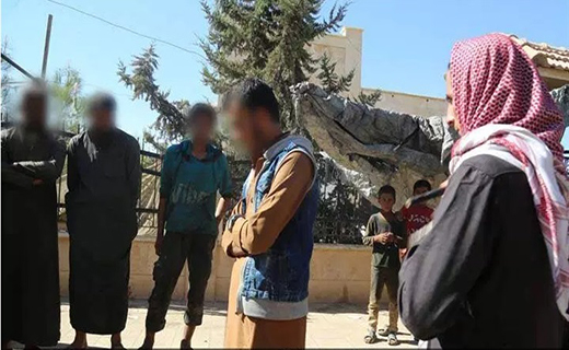 داعش سیگاری های حلب را شلاق زد!