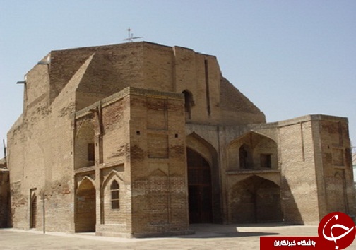 بازدید گردشگران از گمانه های باستان شناسی مسجد- مدرسه حیدریه