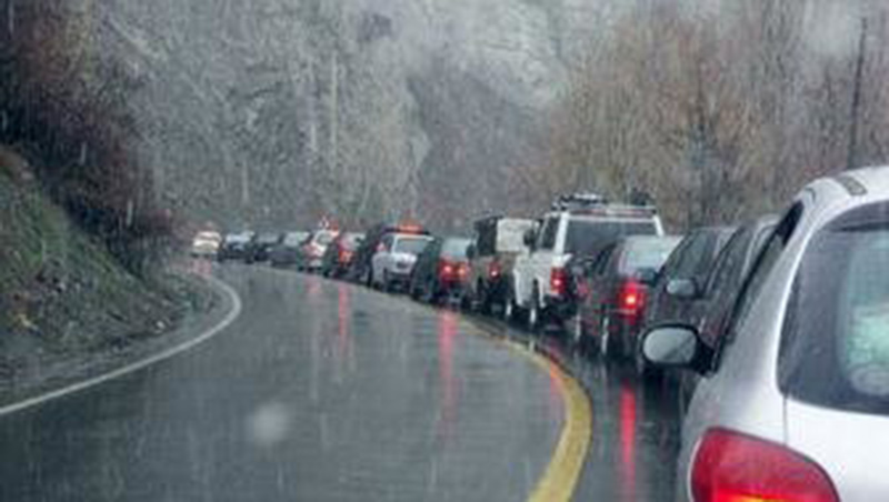 ترافیک نیمه سنگین  و بارش باران در جاده&zwnj;های کشور