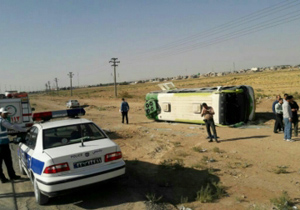 11 مصدوم براثر واژگونی مینی بوس در اصفهان