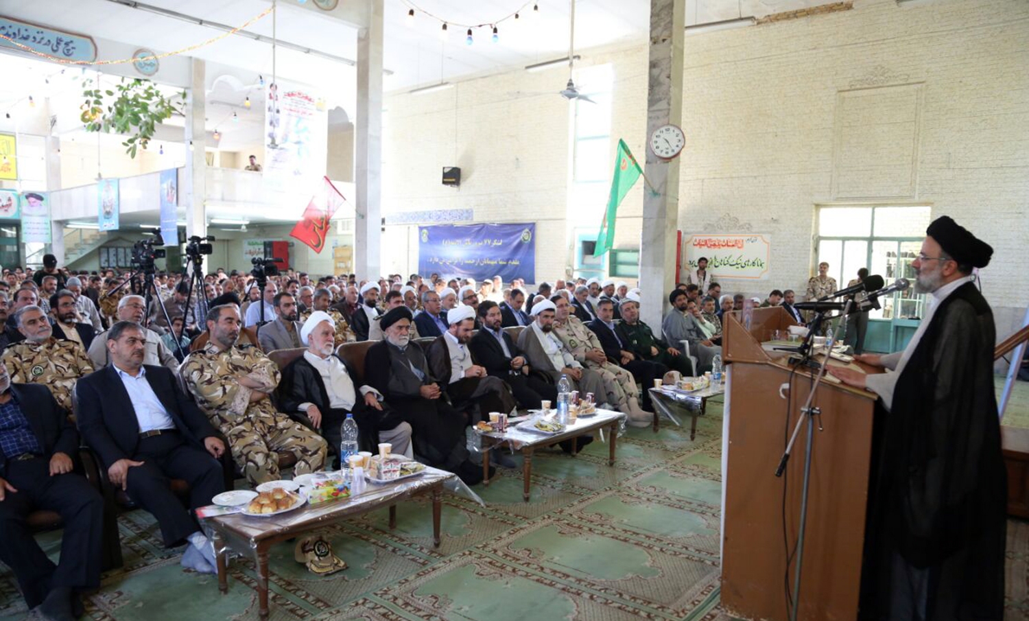 امروز ارتش در قلوب مردم متدین جای دارد