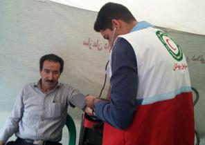 ویزیت رایگان دانش آموزان توسط داوطلبان هلال احمر شهرستان مهریز