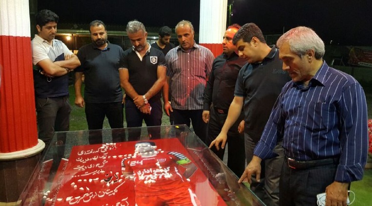 سرپرست باشگاه پرسپوليس بر سر مزار مرحوم هادى نوروزى