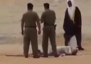 مراسم گردن زنی آل سعود در زادگاه شیخ نمر + فیلم (18+)