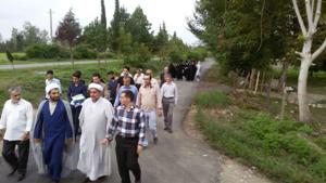 پیاده روی خانوادگی همراه با ولایت میثاق باشهیدان