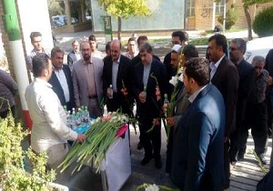 ادای احترام وزیر و فرهنگ و ارشاد به مزار شهدای کردستان