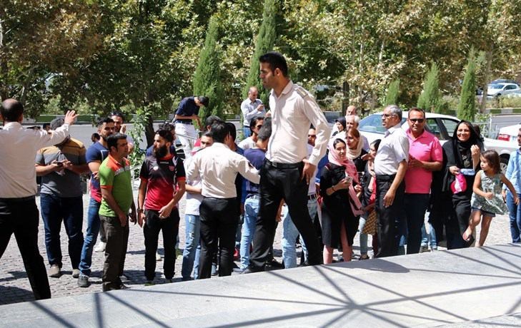 از استقبال پرشور هواداران از اعضای تیم پرسپولیس تا درگیری در محل اقامت سرخپوشان