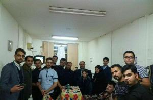 قیچی زدن برای شادی کردن ساکنان سالمندان و معلولان