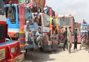 بازگشت 4000 افغانی مهاجر به کشورشان + فیلم